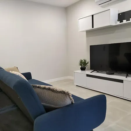 Amazing Tower 3 Castle Flat With Balcony Апартаменты